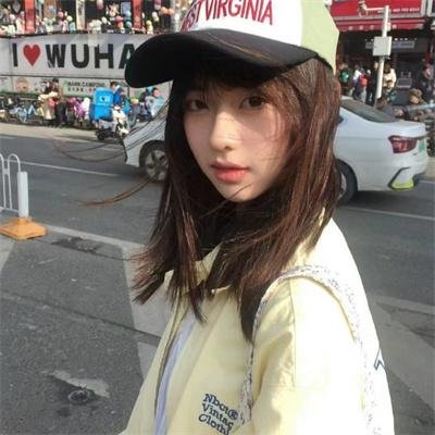 迎风而立的狮子 背景图